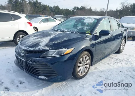 2019 Toyota Camry Le z USA, uszkodzony, nr VIN 4T1B11HK5KU722850